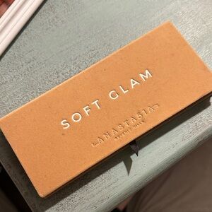 Anastasia Beverly Hills Soft Glam Palette